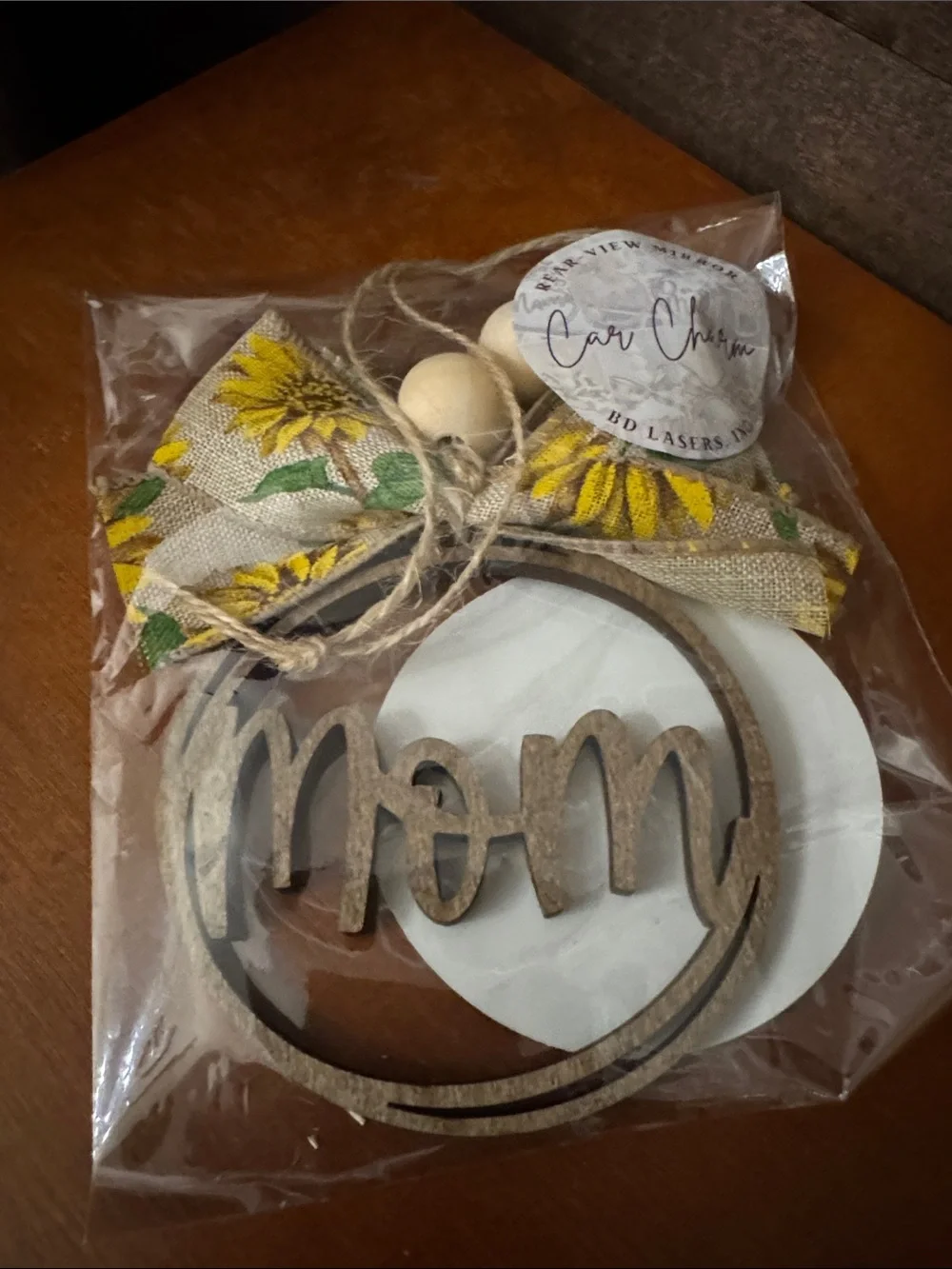 Sunflower Bow 'Mom' Wooden Hanging Ornament – Yellow Car Charm